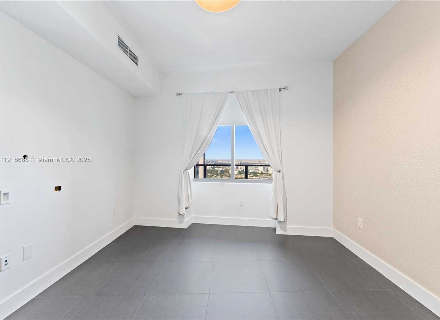 Small Image of 1100 BISCAYNE BLVD #4502, Miami Number 22