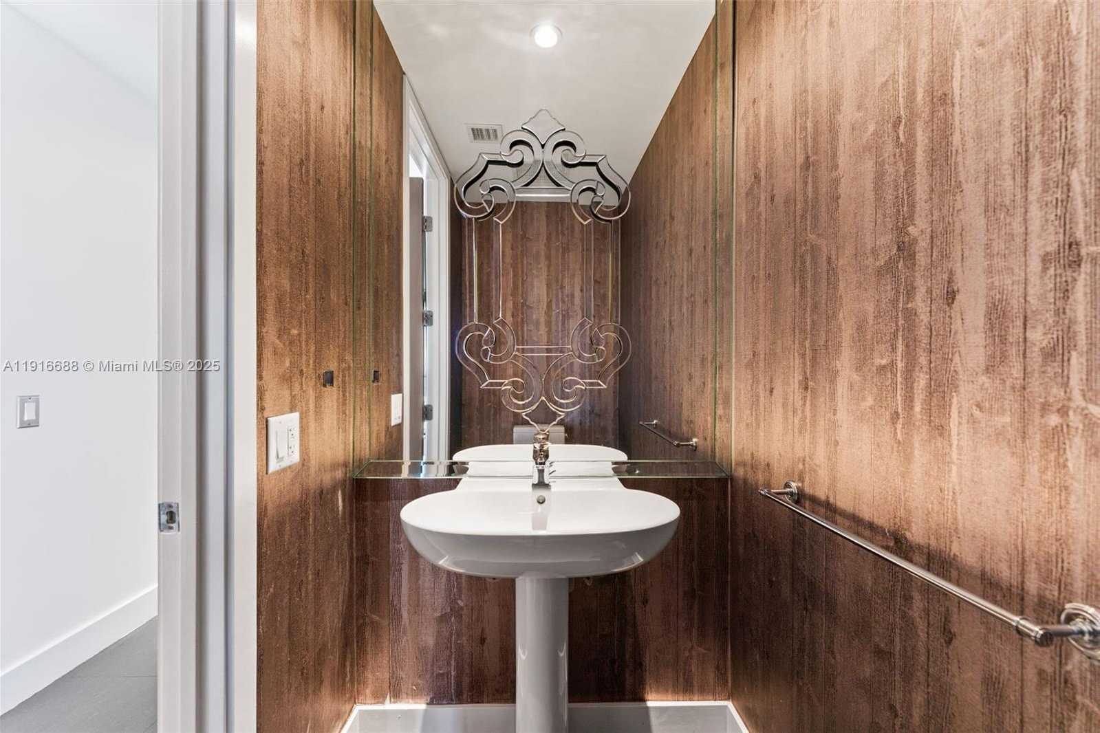 Small Image of 1100 BISCAYNE BLVD #4502, Miami Number 25