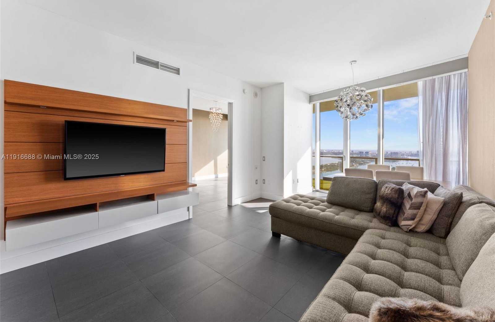 Small Image of 1100 BISCAYNE BLVD #4502, Miami Number 6