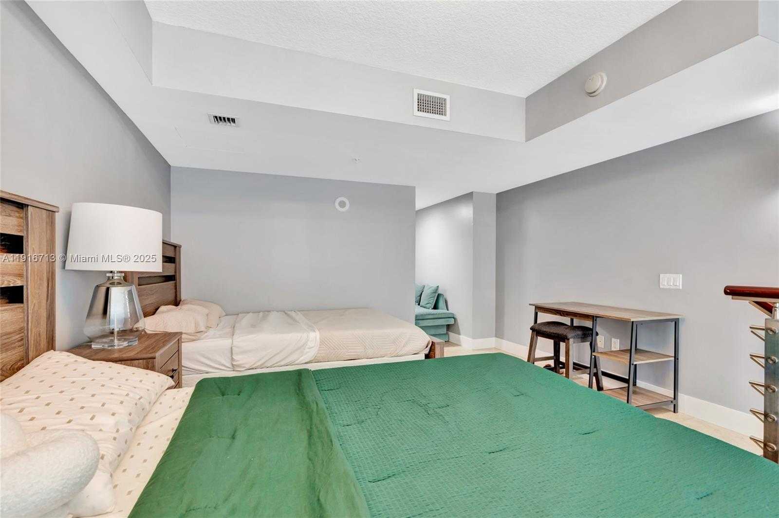 Small Image of 41 SOUTH EAST 5TH ST #1212, Miami Number 9