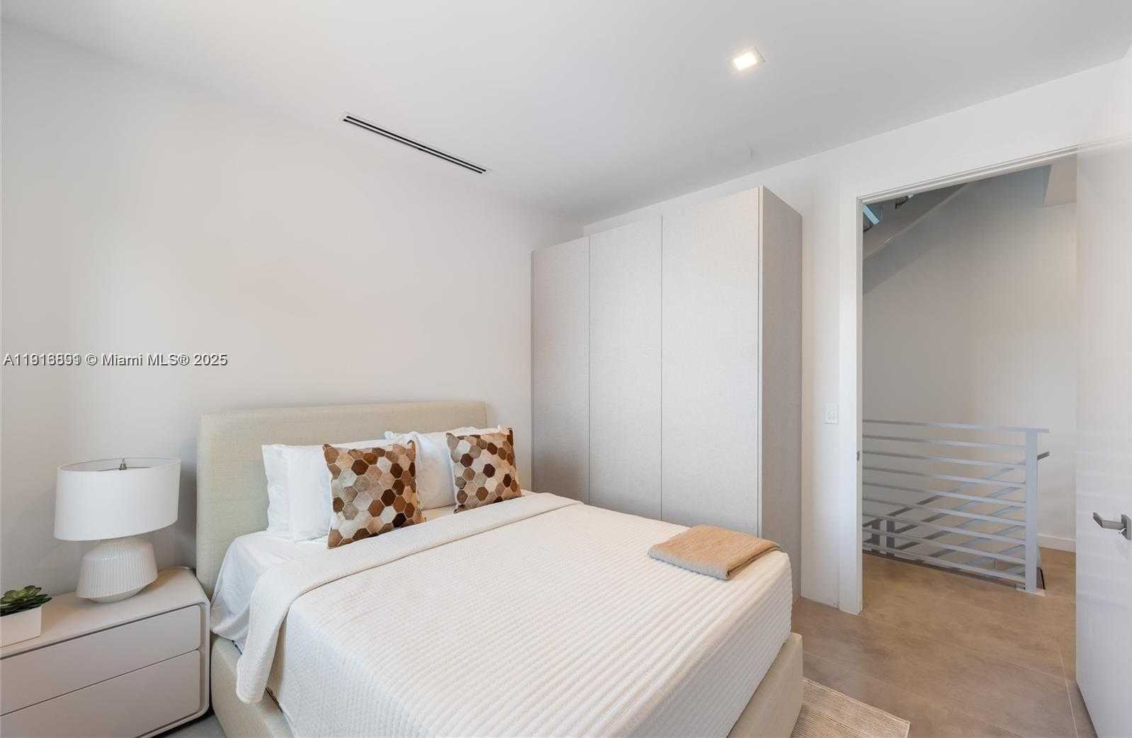 Small Image of 1533 SOUTH WEST 22ND TERRACE, Miami Number 16