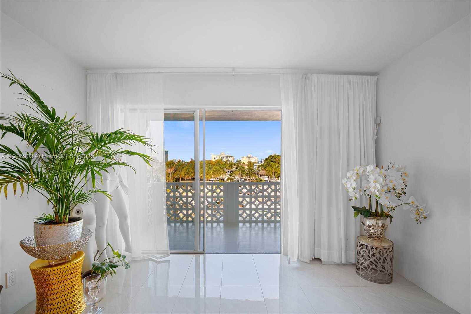 Small Image of 13105 IXORA CT #302, North Miami Number 15