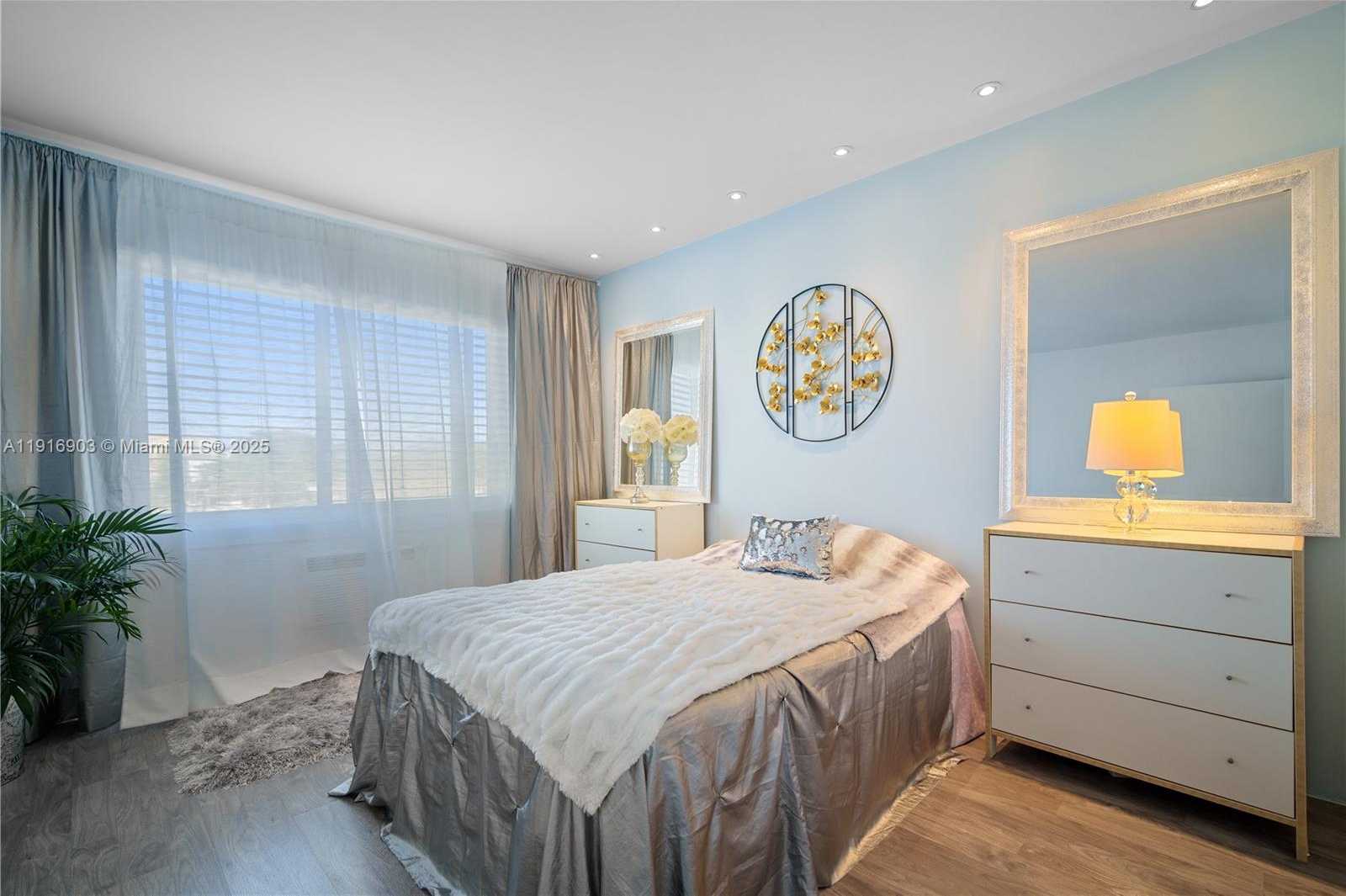 Small Image of 13105 IXORA CT #302, North Miami Number 17