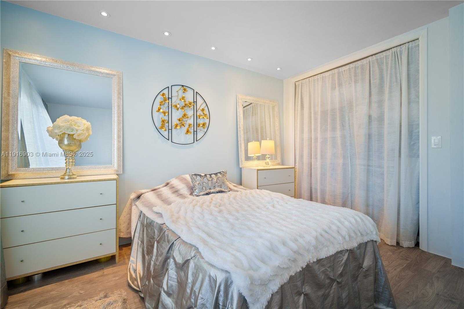 Small Image of 13105 IXORA CT #302, North Miami Number 19