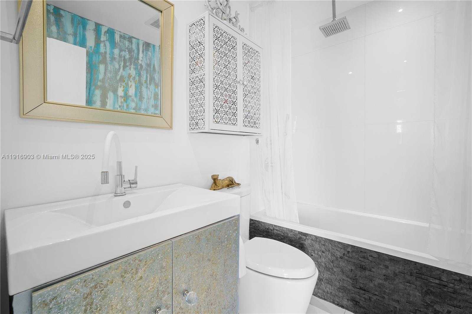 Small Image of 13105 IXORA CT #302, North Miami Number 20