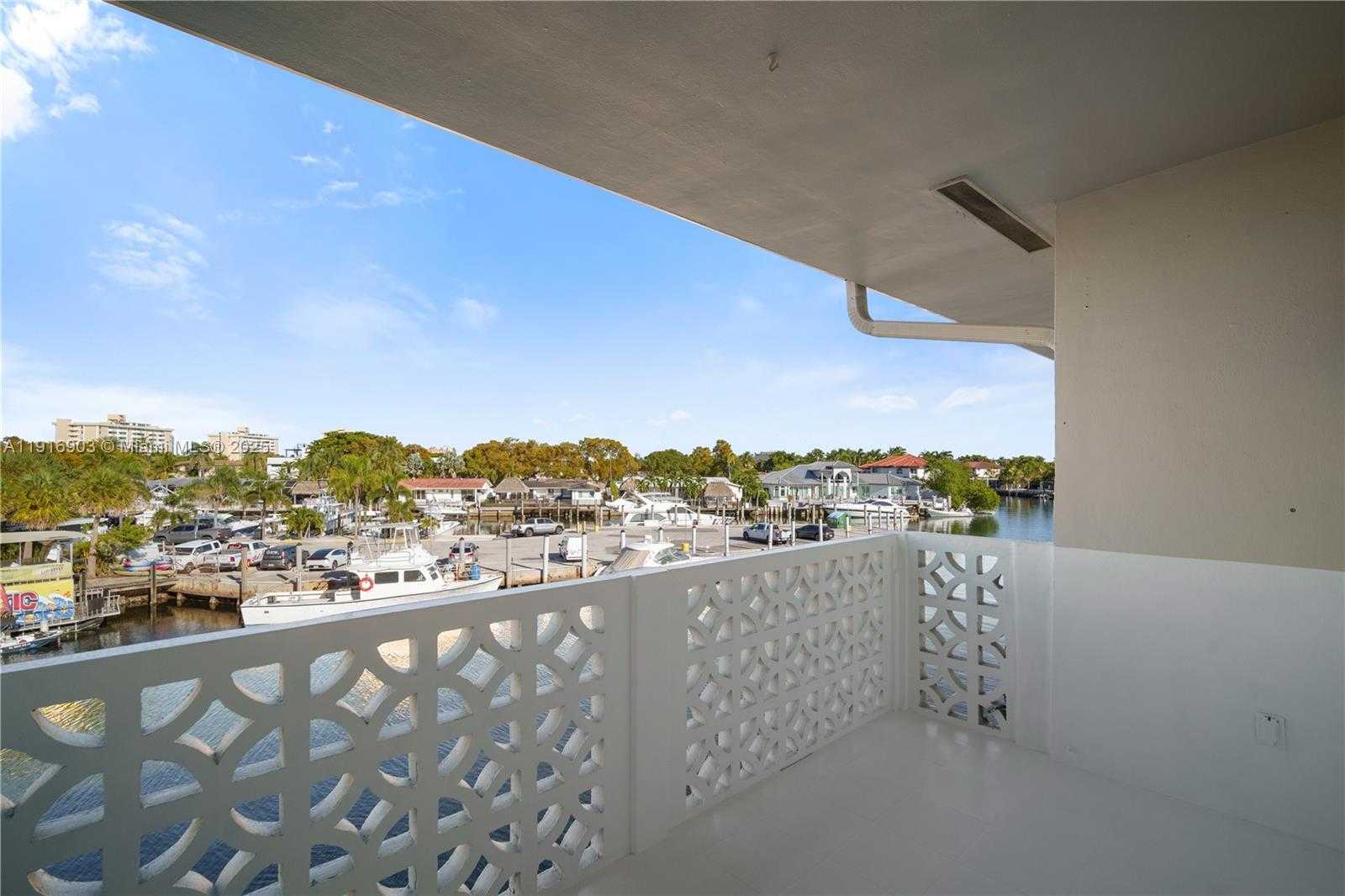 Small Image of 13105 IXORA CT #302, North Miami Number 22