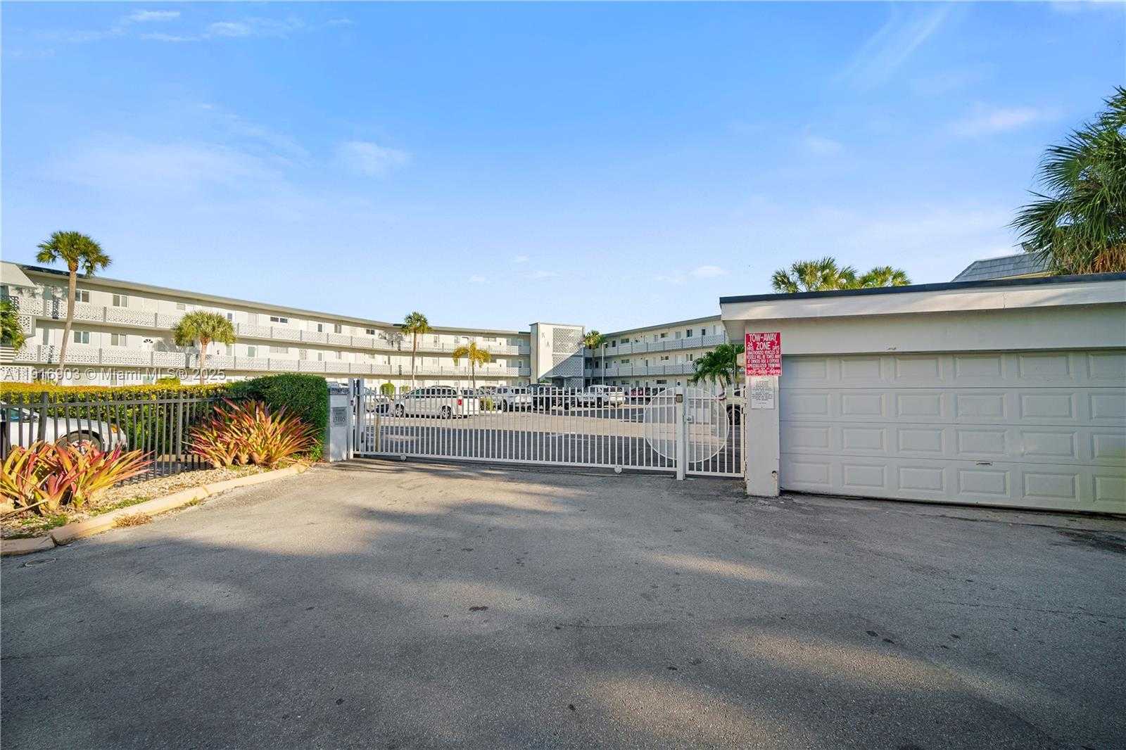 Small Image of 13105 IXORA CT #302, North Miami Number 26