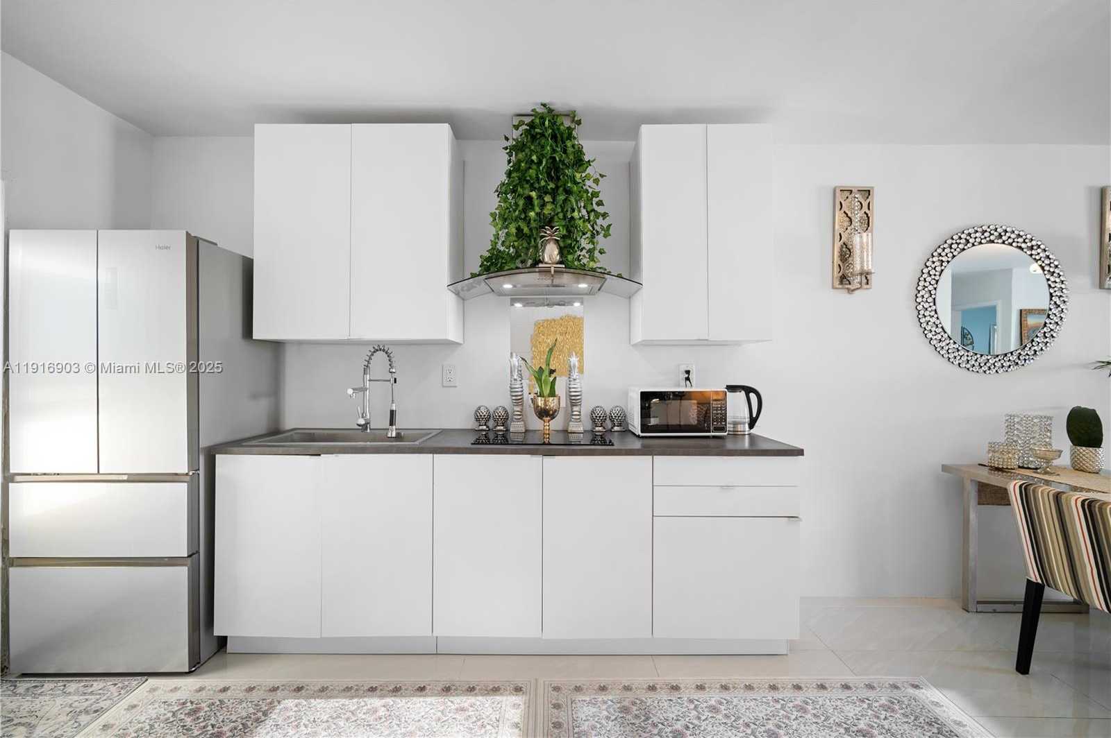 Small Image of 13105 IXORA CT #302, North Miami Number 6