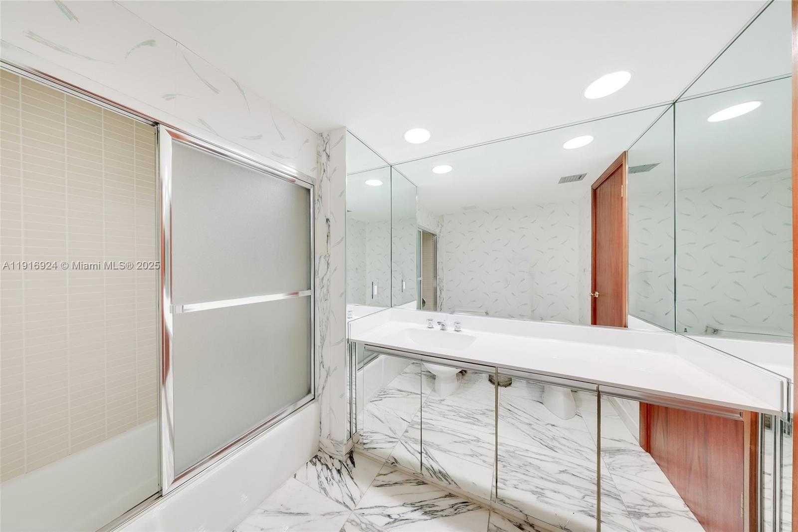 Small Image of 520 BRICKELL KEY DR #A1104, Miami Number 17