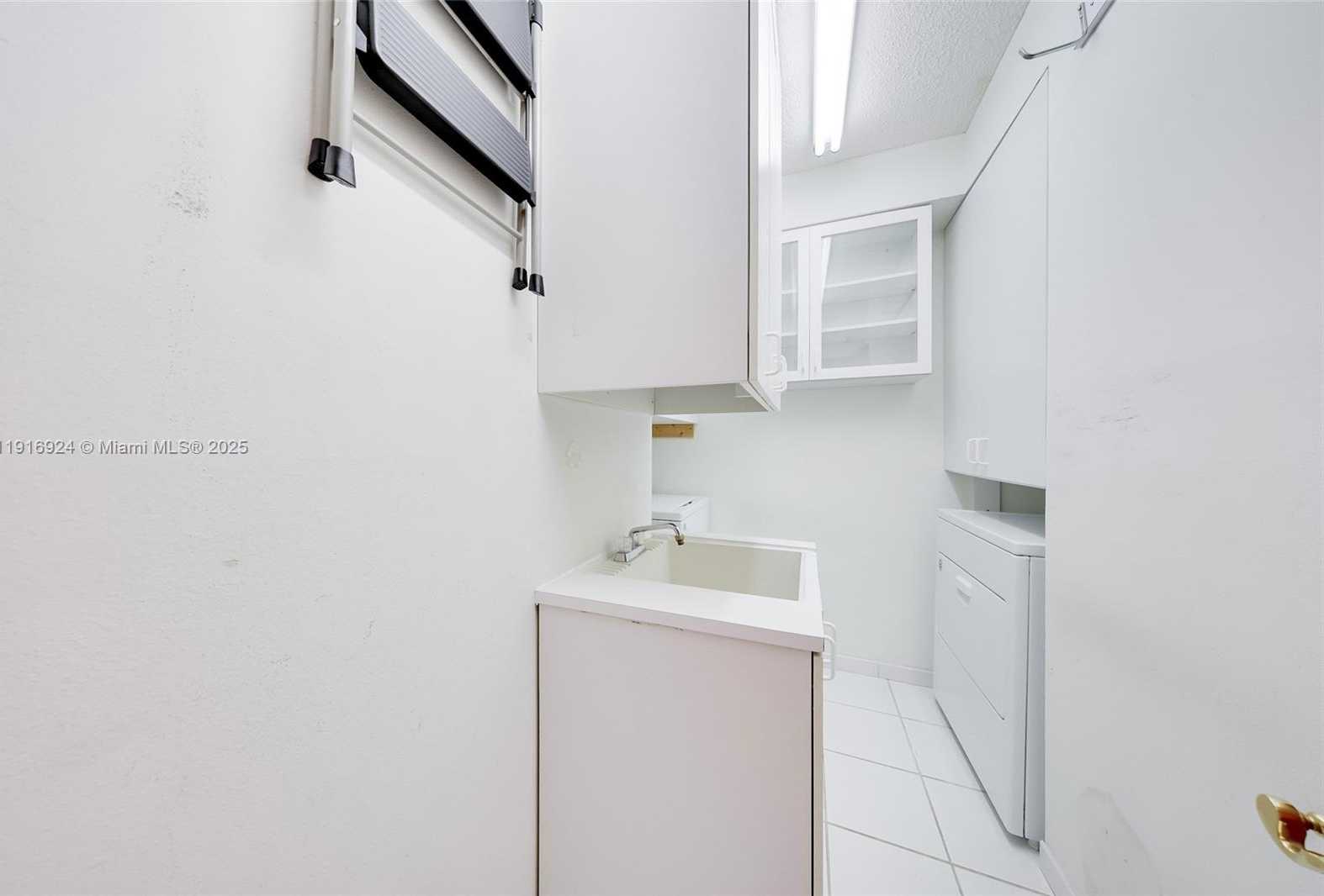 Small Image of 520 BRICKELL KEY DR #A1104, Miami Number 23
