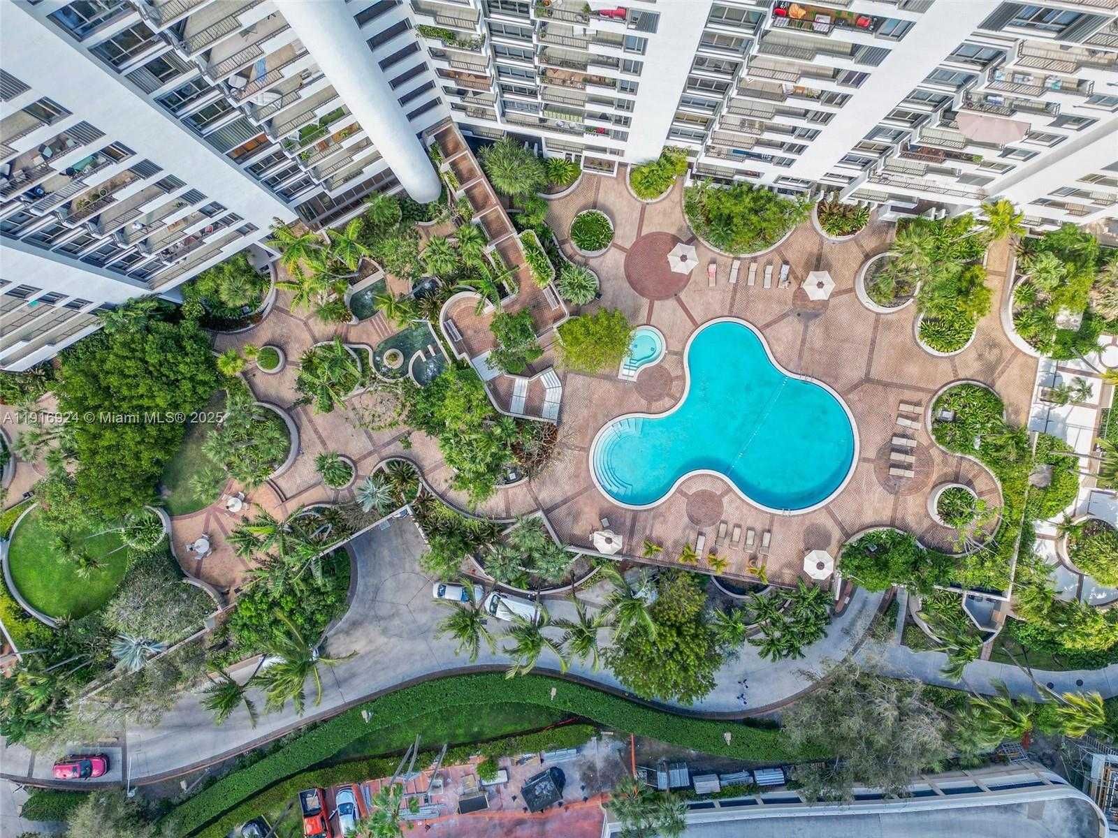 Small Image of 520 BRICKELL KEY DR #A1104, Miami Number 4