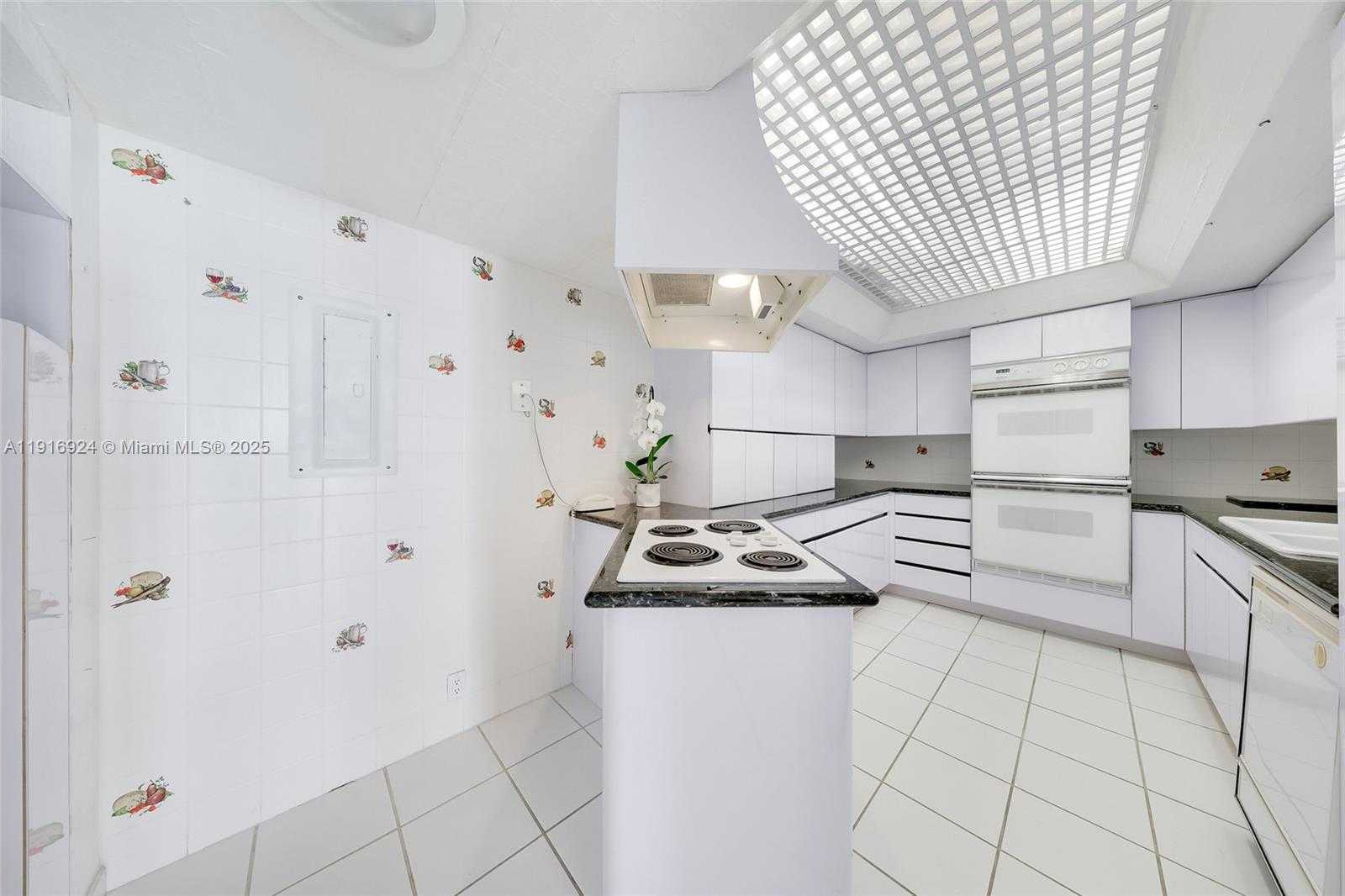 Small Image of 520 BRICKELL KEY DR #A1104, Miami Number 9