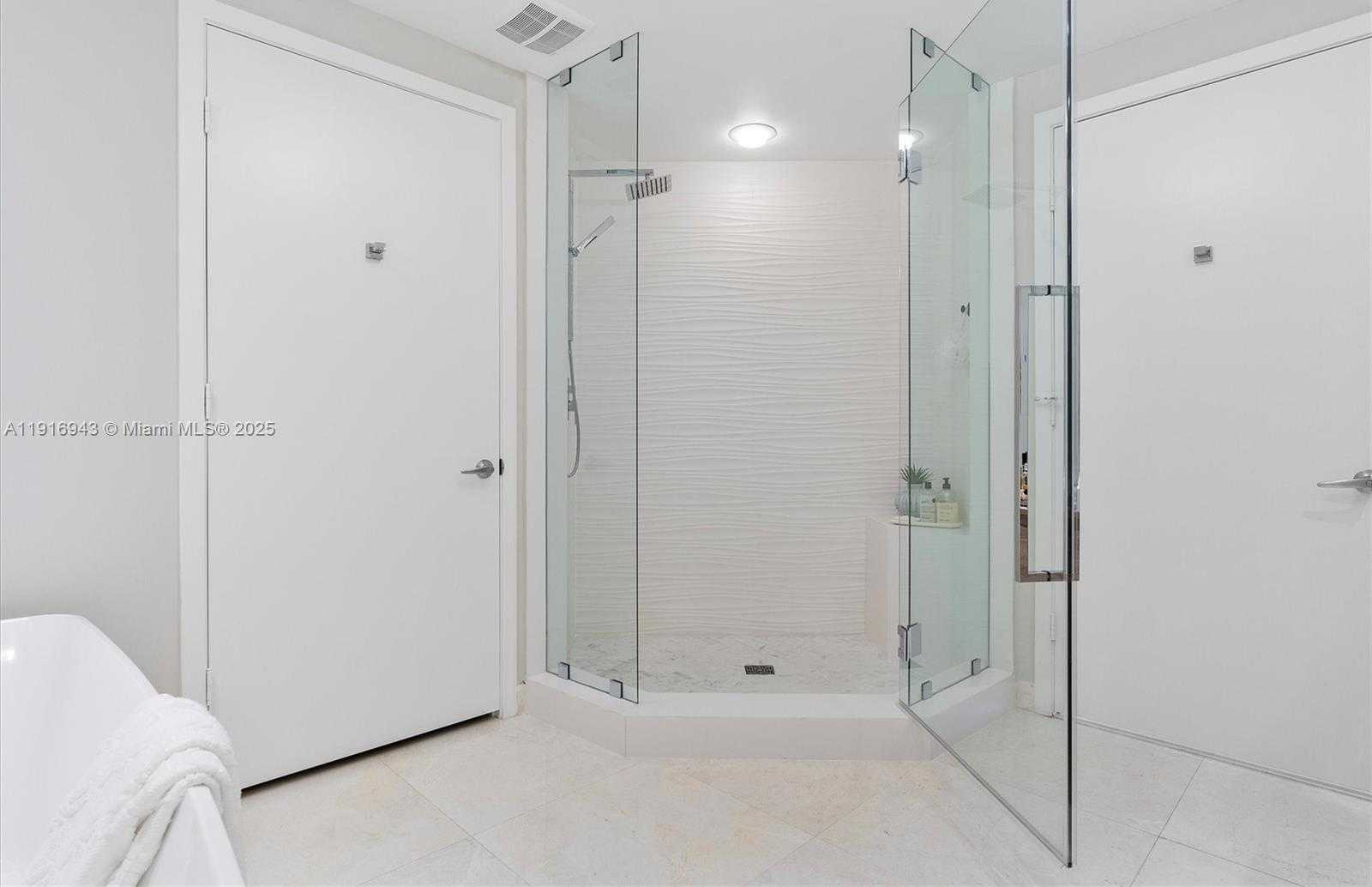 Small Image of 17301 BISCAYNE BLVD #2202, North Miami Beach Number 15