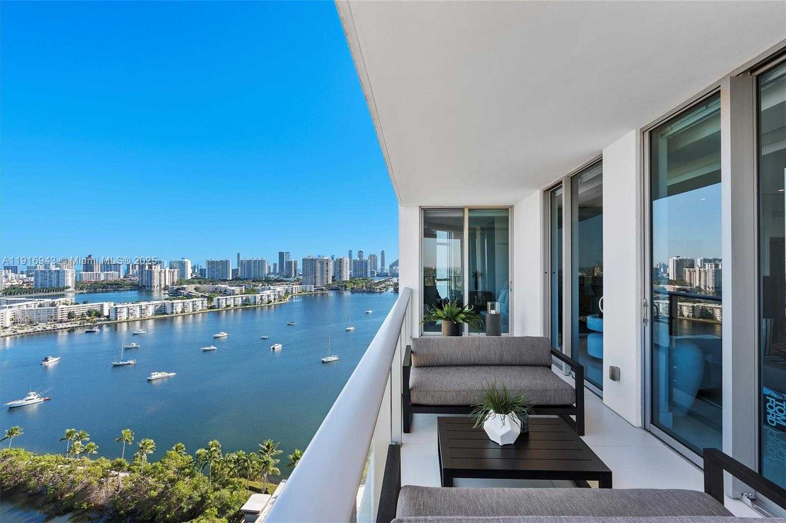 Small Image of 17301 BISCAYNE BLVD #2202, North Miami Beach Number 3