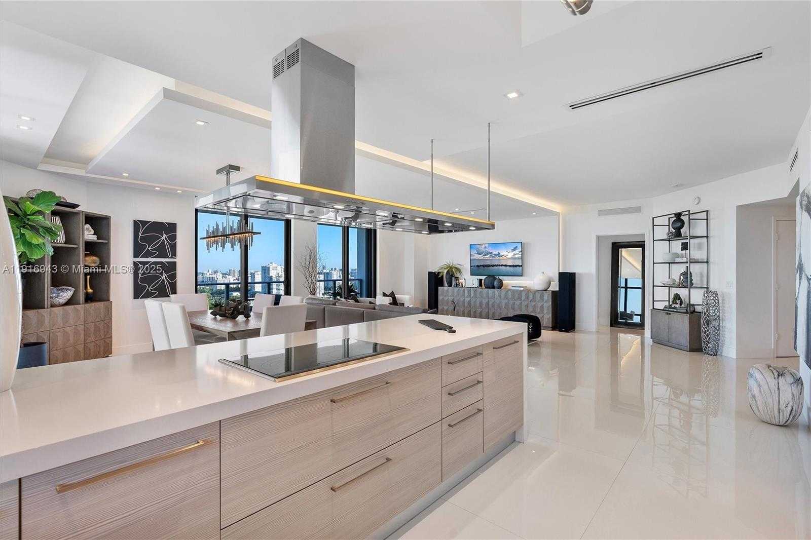 Small Image of 17301 BISCAYNE BLVD #2202, North Miami Beach Number 9