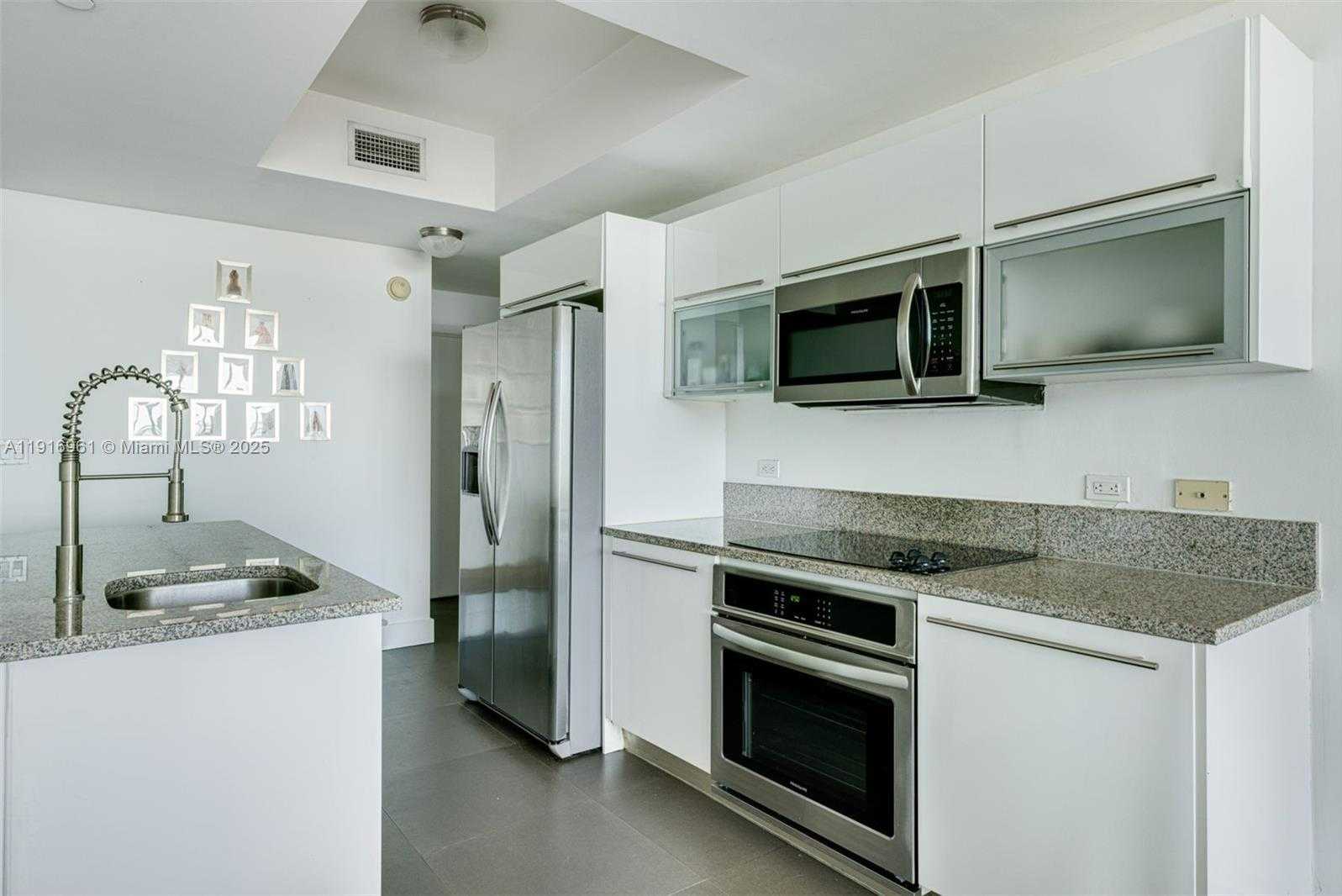 Small Image of 888 BISCAYNE BLVD #1704, Miami Number 4