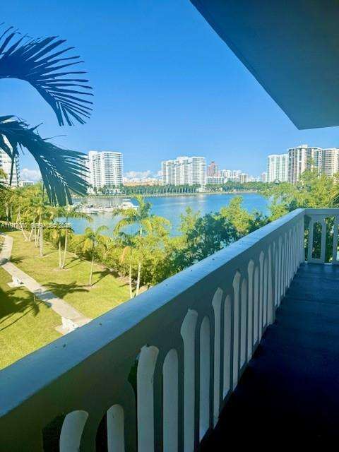 Small Image of 2859 LEONARD DR #G403, Aventura Number 2