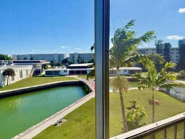 Small Image of 2859 LEONARD DR #G403, Aventura Number 3