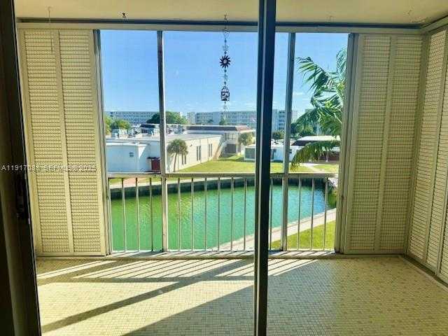 Small Image of 2859 LEONARD DR #G403, Aventura Number 4