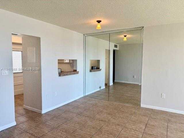 Small Image of 2859 LEONARD DR #G403, Aventura Number 6