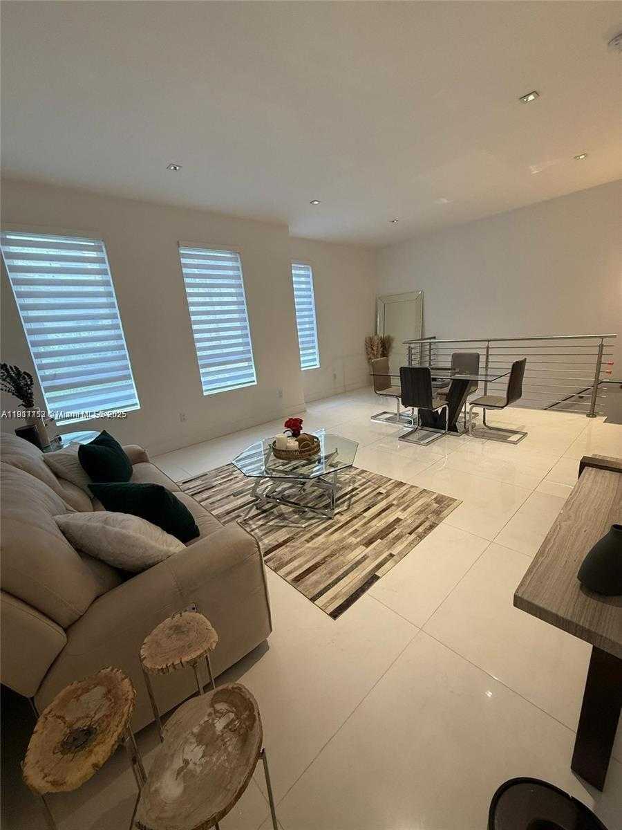 Small Image of 9165 NORTH WEST 33RD ST, Doral Number 7