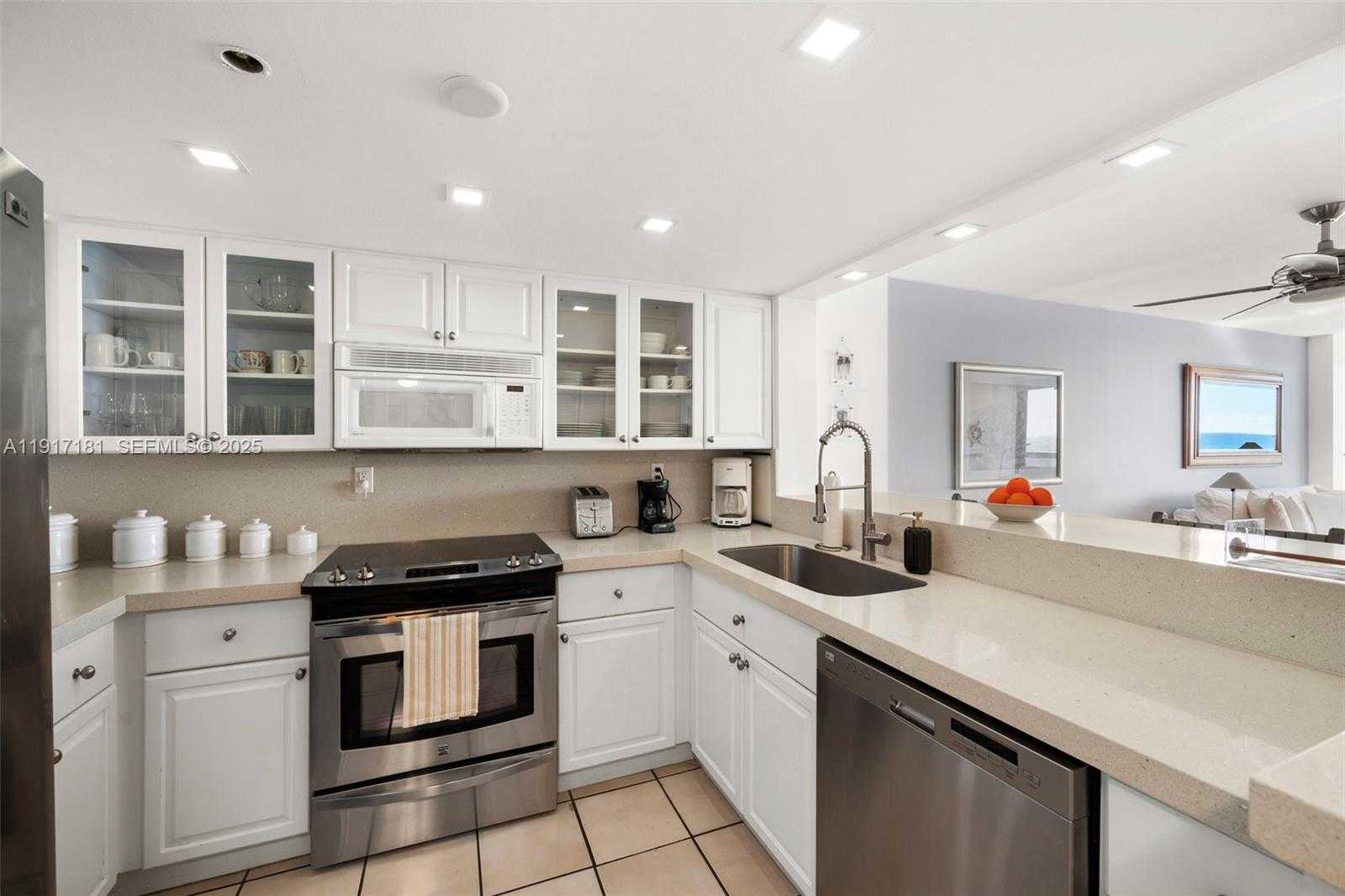 Small Image of 2555 COLLINS AVE #805, Miami Beach Number 8