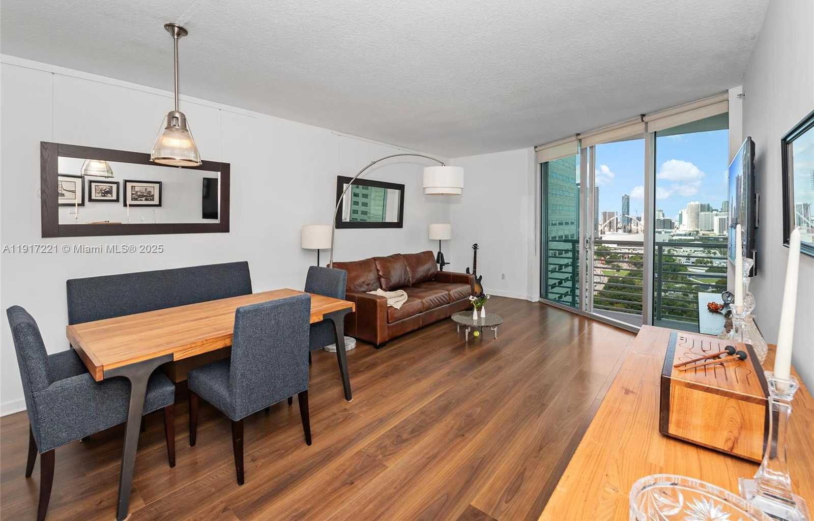Small Image of 325 SOUTH BISCAYNE BLVD #2918, Miami Number 12