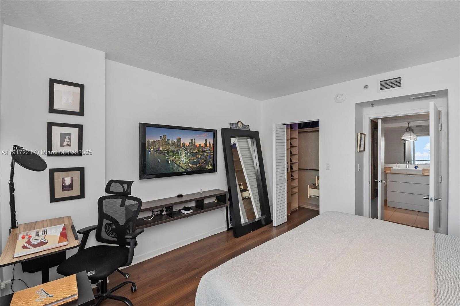 Small Image of 325 SOUTH BISCAYNE BLVD #2918, Miami Number 14