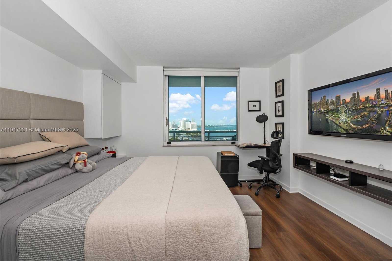 Small Image of 325 SOUTH BISCAYNE BLVD #2918, Miami Number 15
