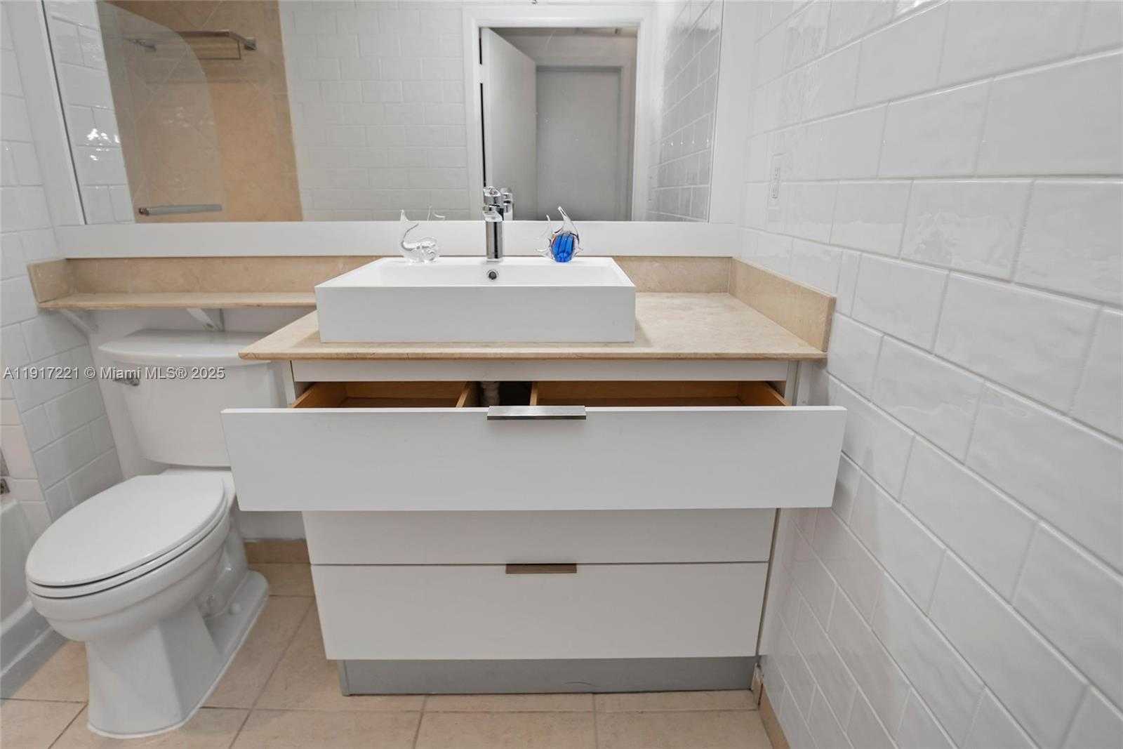 Small Image of 325 SOUTH BISCAYNE BLVD #2918, Miami Number 16