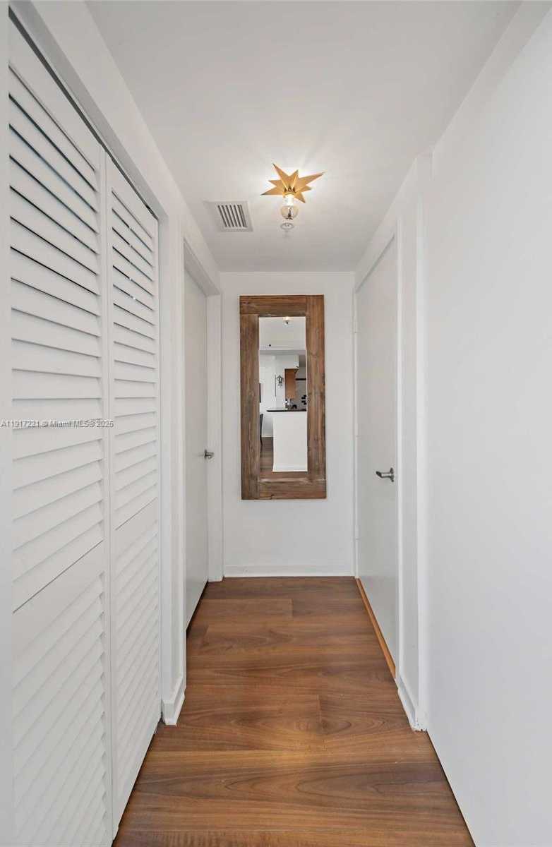 Small Image of 325 SOUTH BISCAYNE BLVD #2918, Miami Number 18