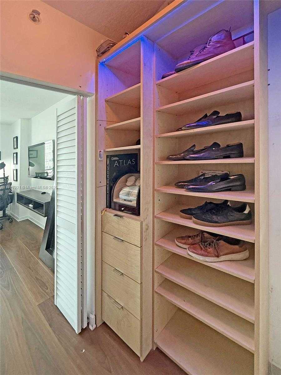 Small Image of 325 SOUTH BISCAYNE BLVD #2918, Miami Number 20