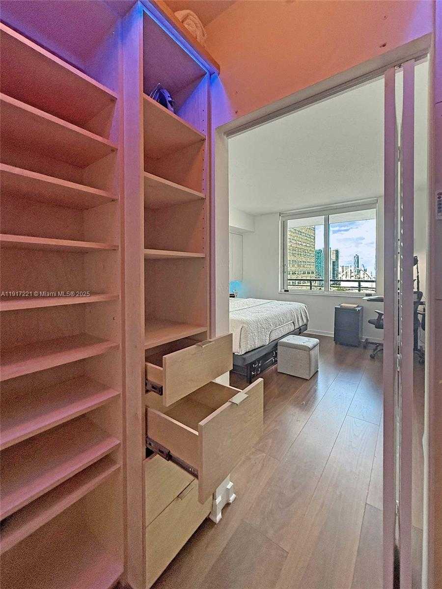Small Image of 325 SOUTH BISCAYNE BLVD #2918, Miami Number 21