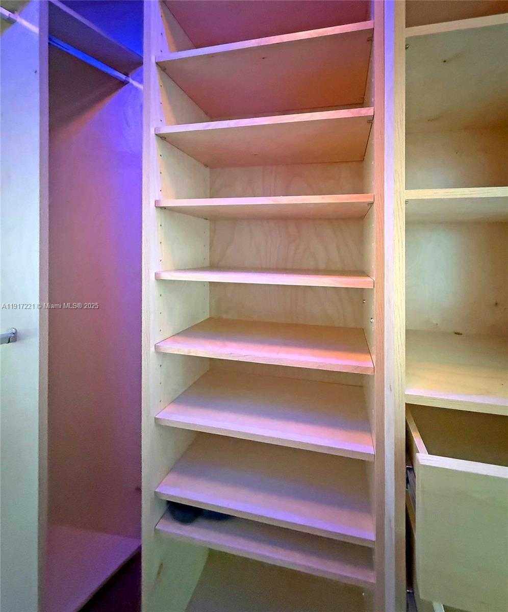 Small Image of 325 SOUTH BISCAYNE BLVD #2918, Miami Number 22