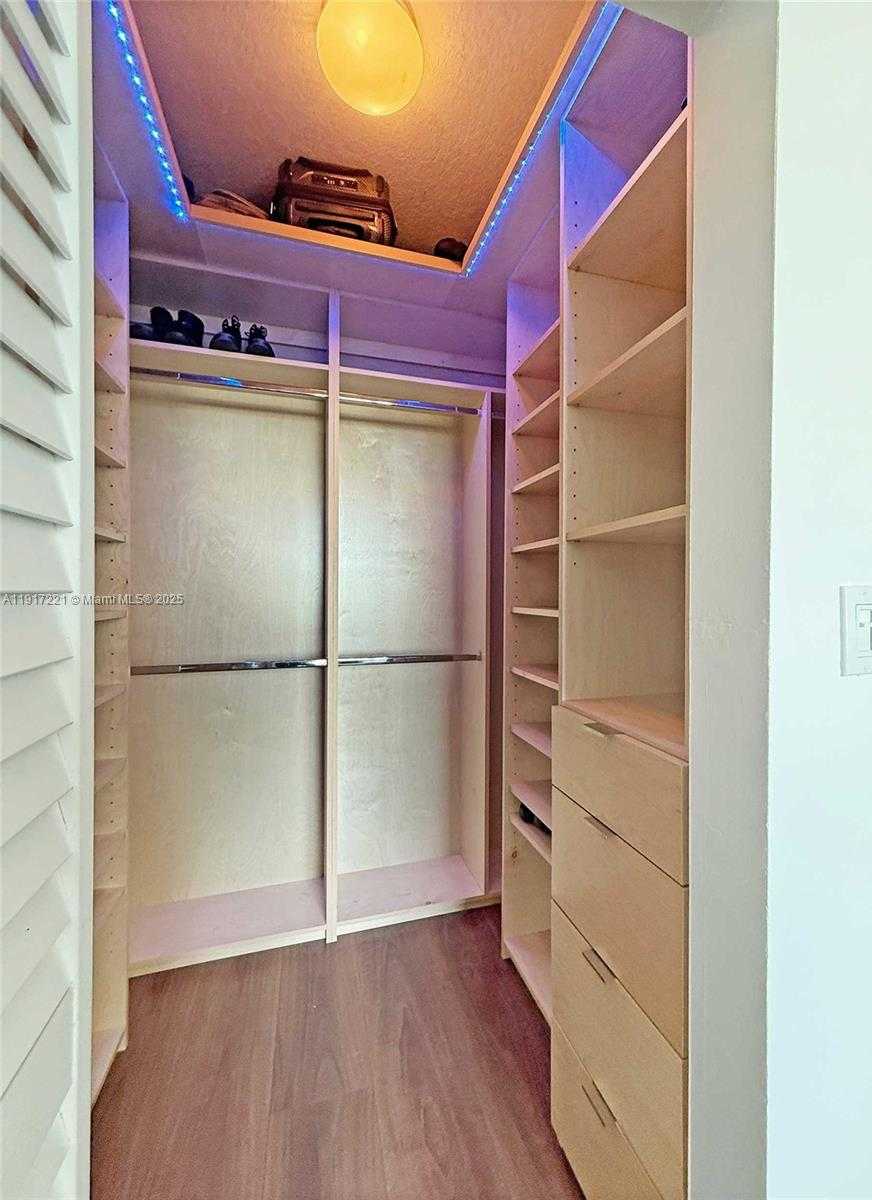 Small Image of 325 SOUTH BISCAYNE BLVD #2918, Miami Number 24