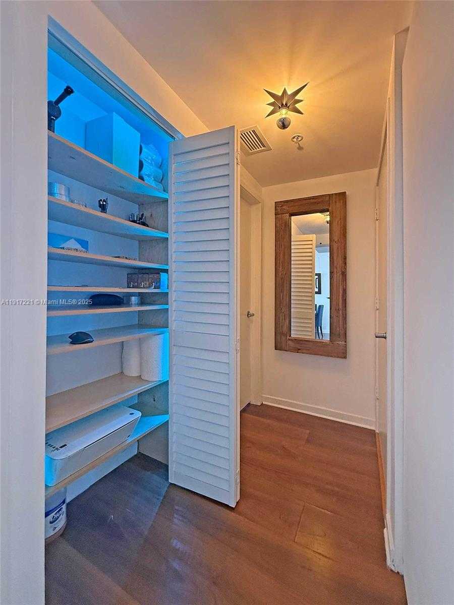 Small Image of 325 SOUTH BISCAYNE BLVD #2918, Miami Number 26