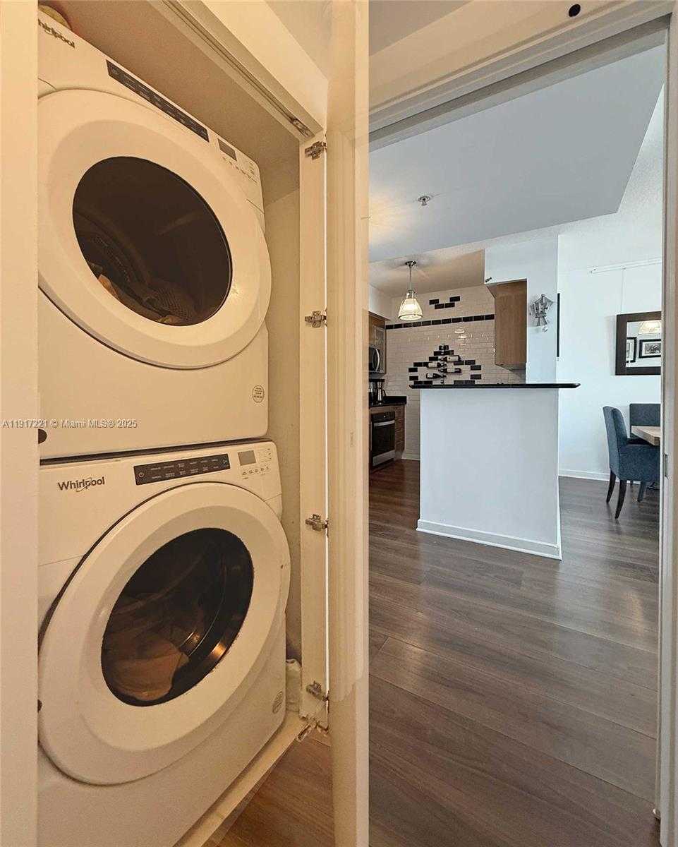 Small Image of 325 SOUTH BISCAYNE BLVD #2918, Miami Number 27