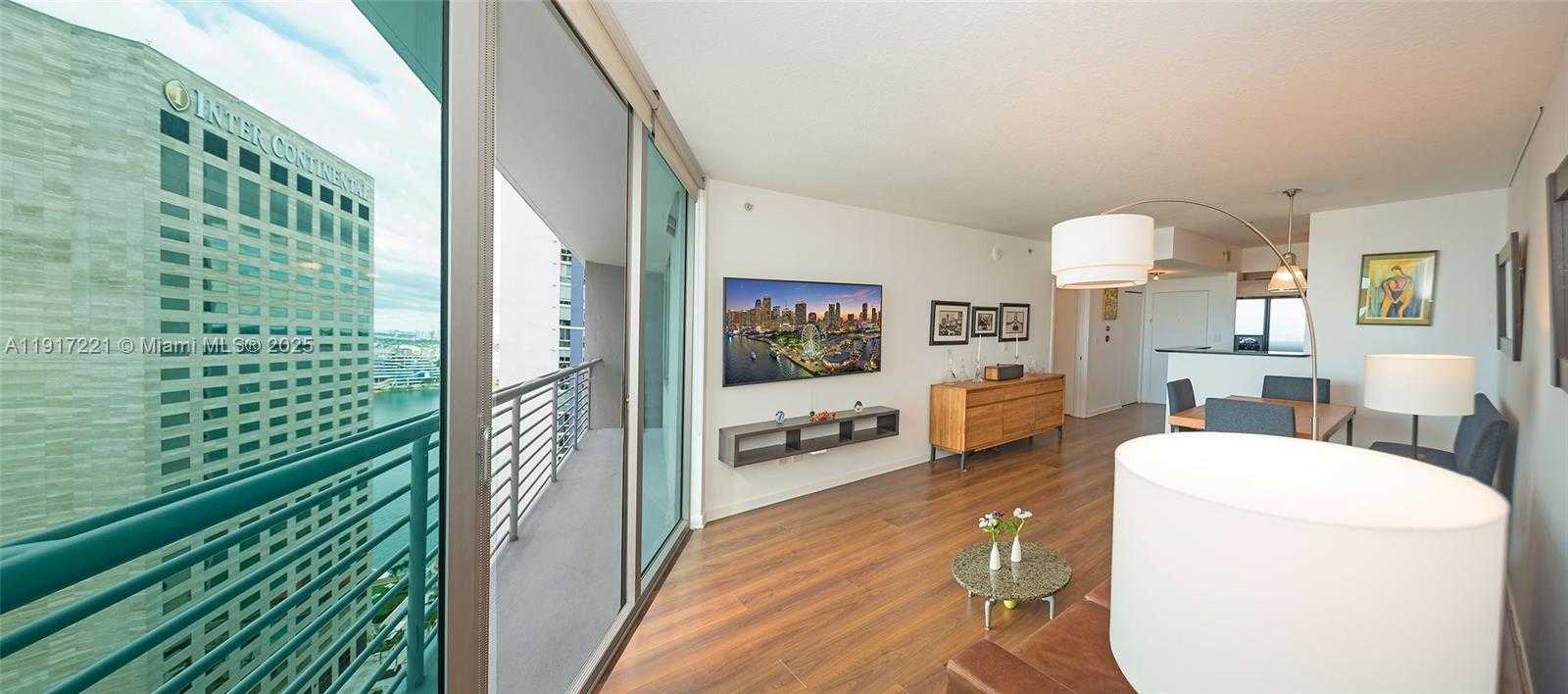 Small Image of 325 SOUTH BISCAYNE BLVD #2918, Miami Number 3