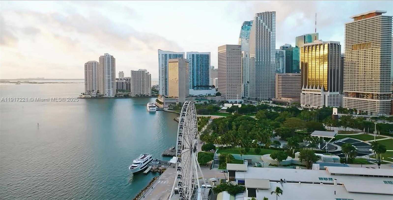 Small Image of 325 SOUTH BISCAYNE BLVD #2918, Miami Number 4