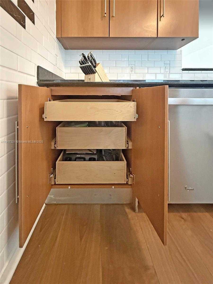 Small Image of 325 SOUTH BISCAYNE BLVD #2918, Miami Number 9