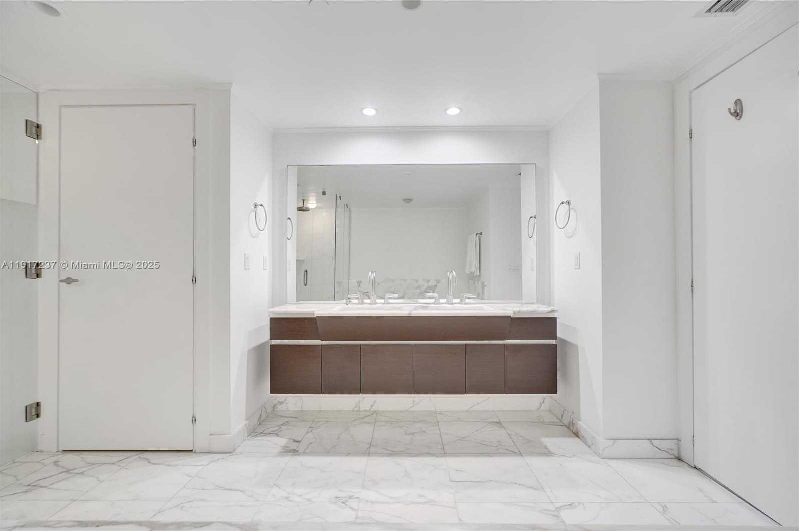 Small Image of 2627 SOUTH BAYSHORE DR #1806, Miami Number 14