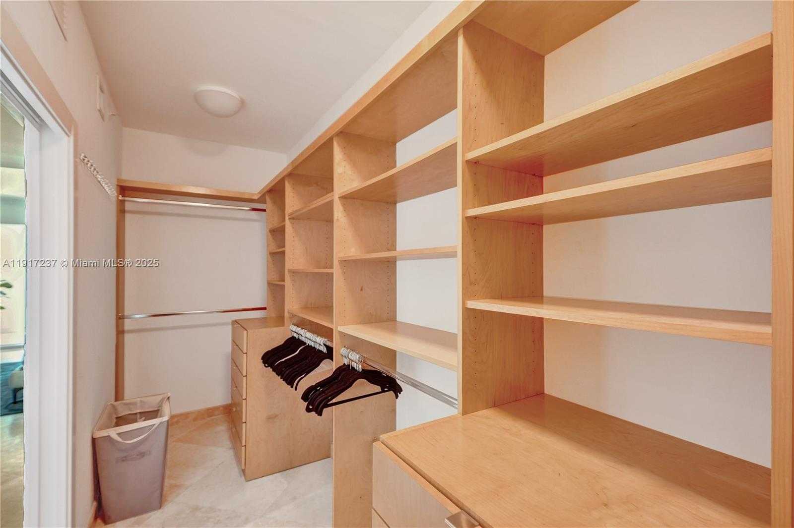 Small Image of 2627 SOUTH BAYSHORE DR #1806, Miami Number 19