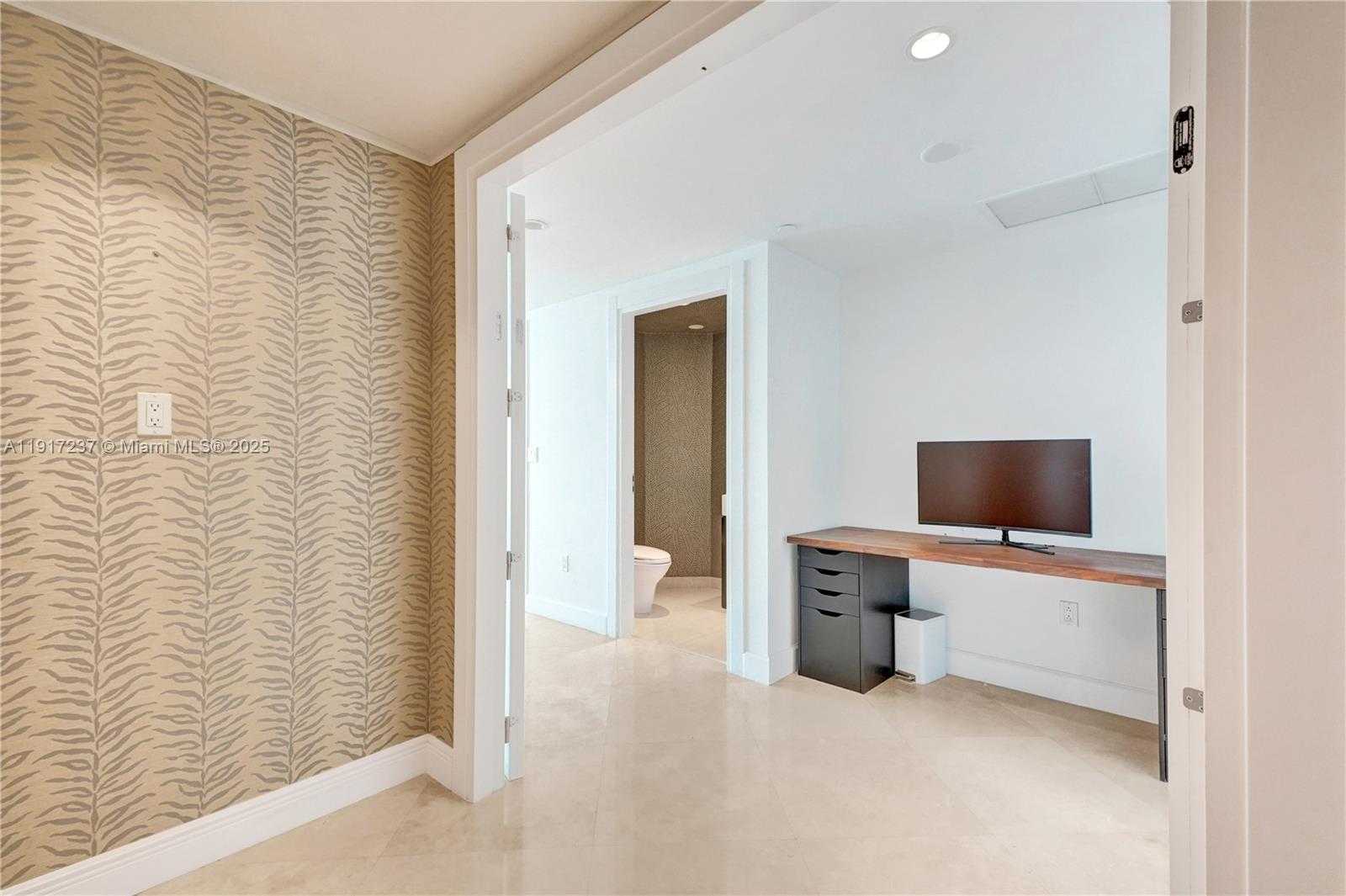 Small Image of 2627 SOUTH BAYSHORE DR #1806, Miami Number 20