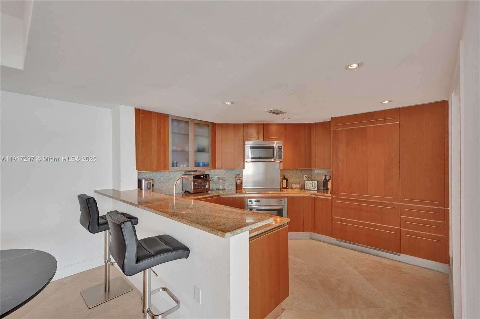 Small Image of 2627 SOUTH BAYSHORE DR #1806, Miami Number 4