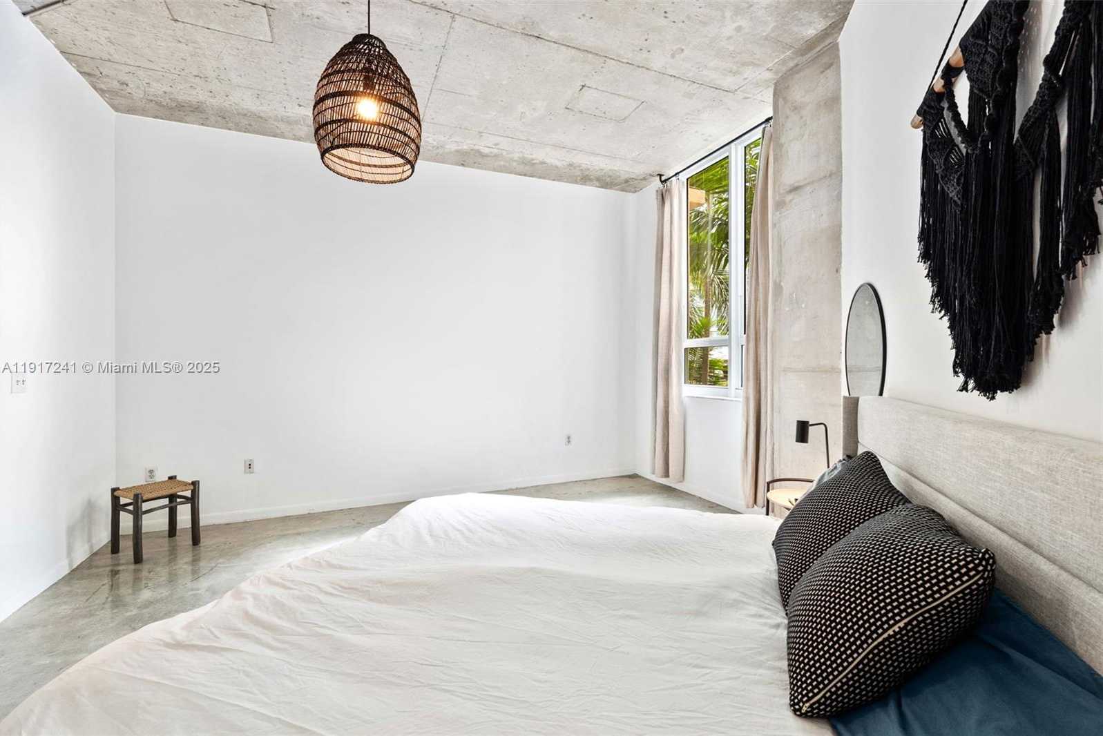 Small Image of 2001 BISCAYNE BLVD #2409, Miami Number 14