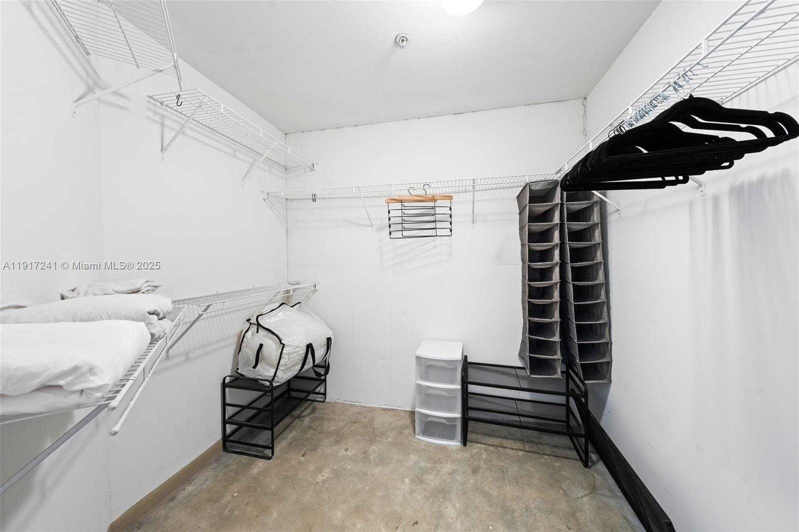 Small Image of 2001 BISCAYNE BLVD #2409, Miami Number 16