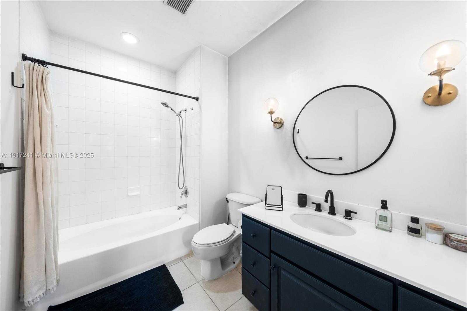 Small Image of 2001 BISCAYNE BLVD #2409, Miami Number 19