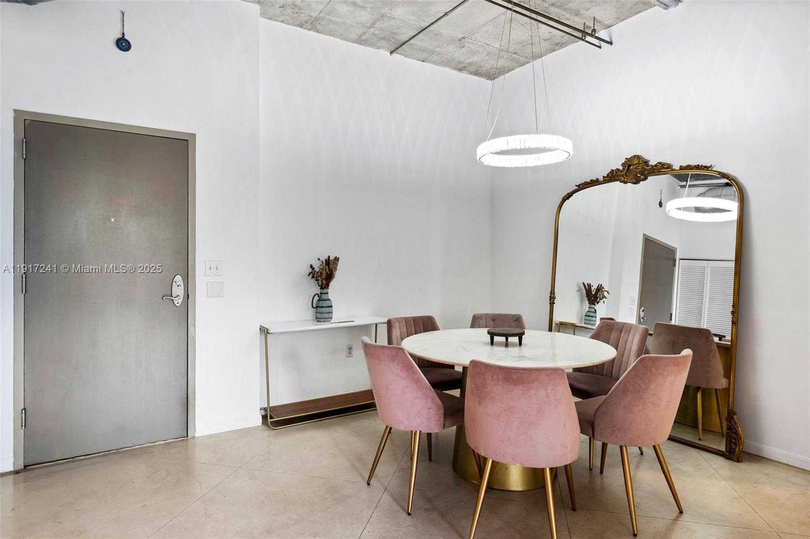 Small Image of 2001 BISCAYNE BLVD #2409, Miami Number 4