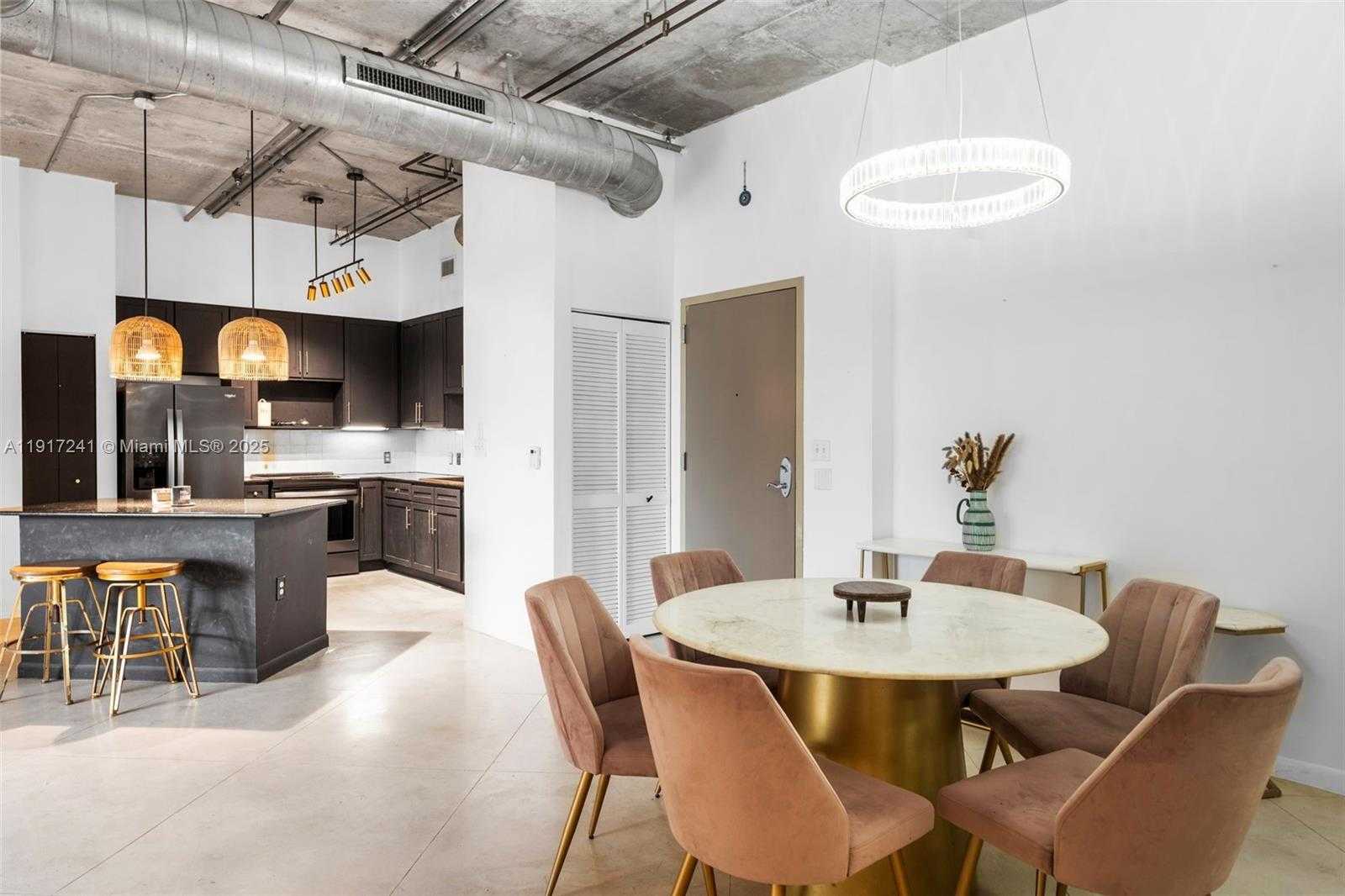 Small Image of 2001 BISCAYNE BLVD #2409, Miami Number 5