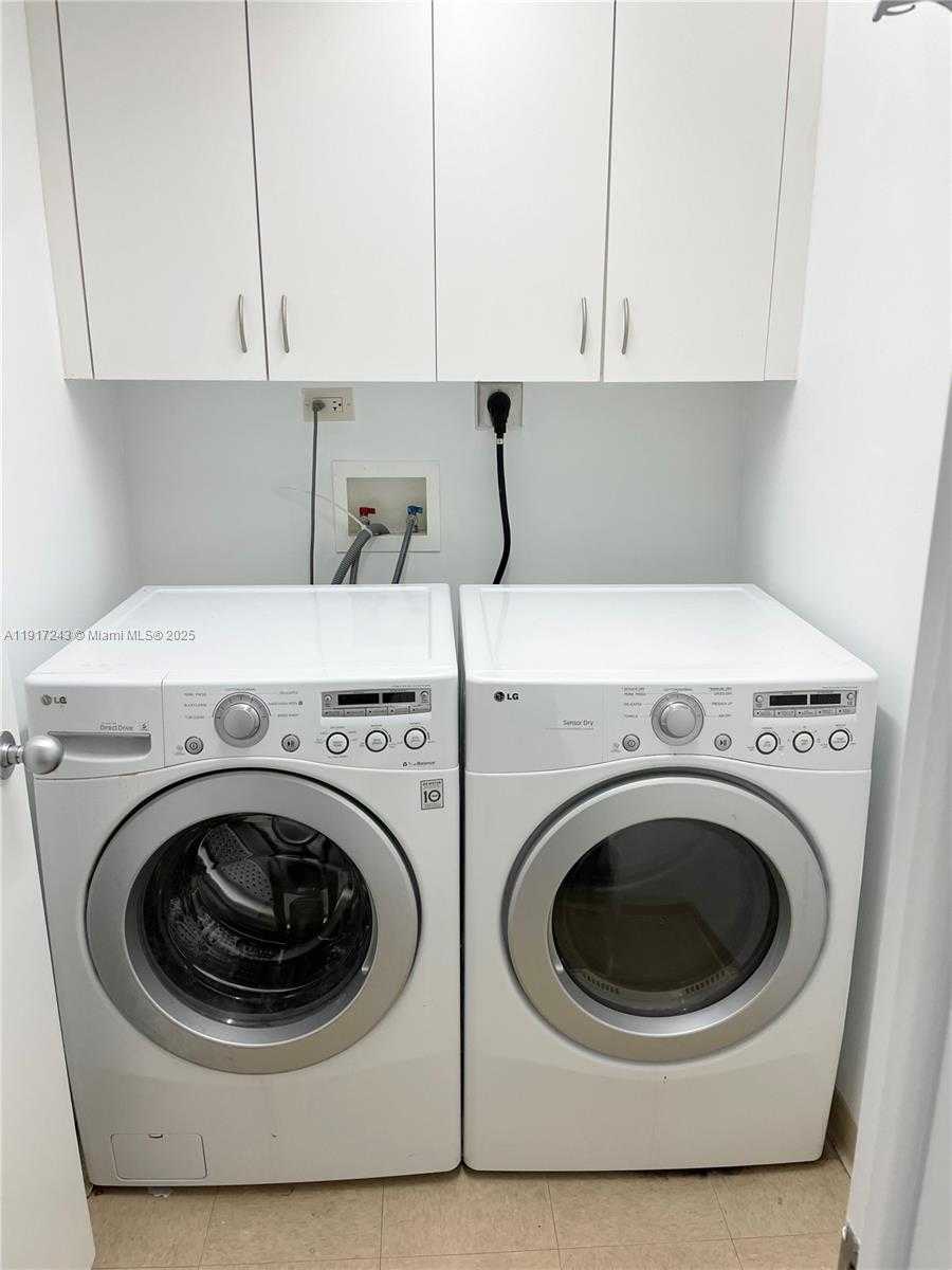 Small Image of 801 BRICKELL KEY BLVD #3211, Miami Number 12